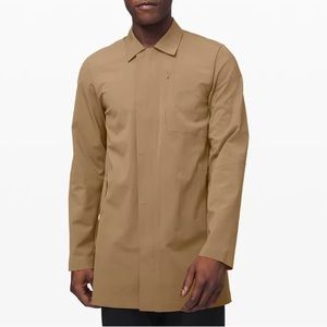 Lululemon men’s drivers coat. Khaki, size Medium. NWOT